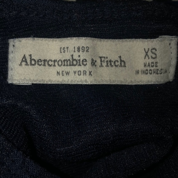 Abercrombie & Fitch Dark Blue Floral Patterned Top - Picture 5 of 5